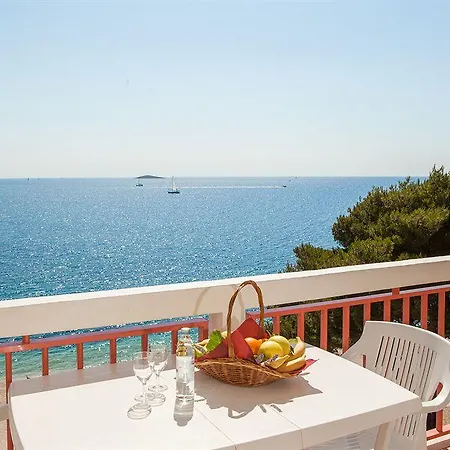 Zora 3* Примоштен