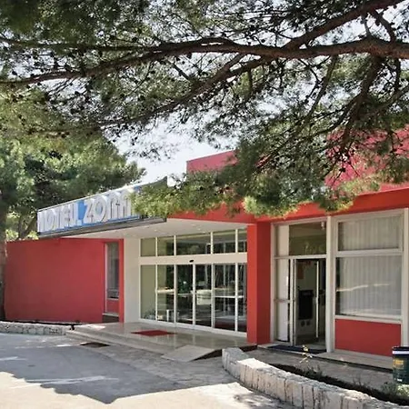 Otel Zora 3*