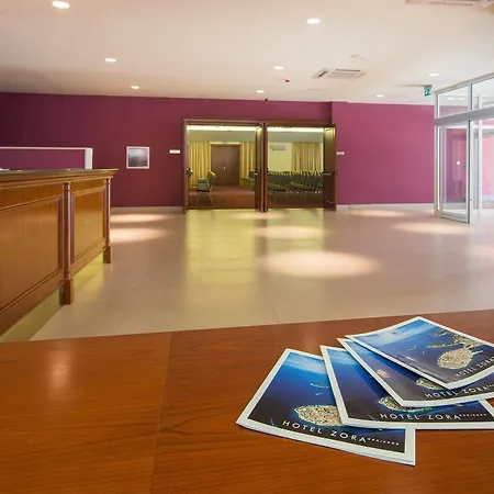 Zora Примоштен